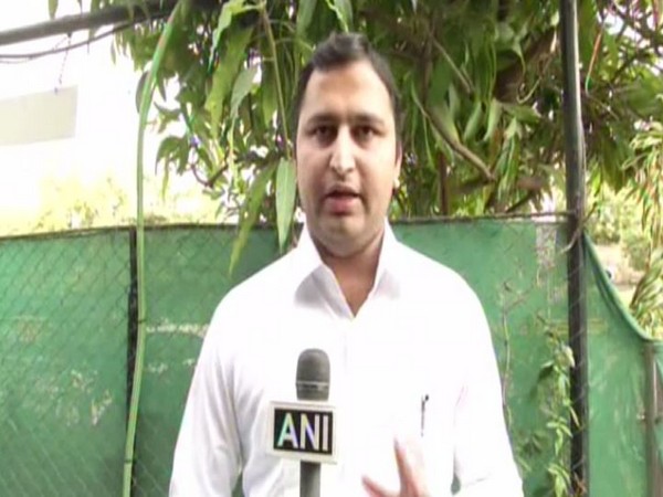 Advocate Sushant Vinayak Dixit speaks to ANI in Mumbai on Saturday [Photo/ANI]