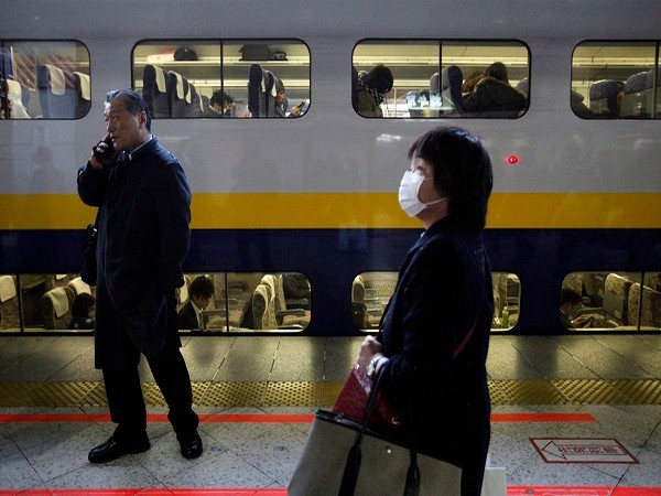 Bullet train service partially suspended in Tokyo after earthquake (Photo Credit: Reuters)