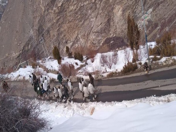 Rescue operation to locate trapped soldiers in Kinnaur on Saturday. Photo/ANI