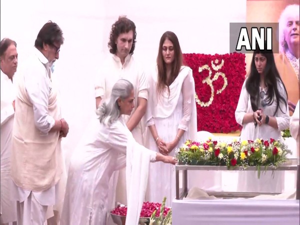 Amitabh Bachchan,Jaya Bachchan paid homage to Shivkumar Sharma (Image source: Photo/ANI)