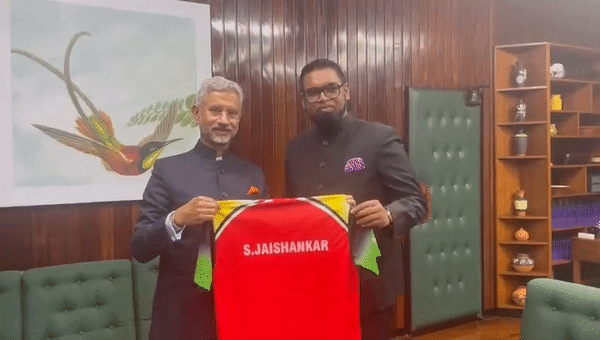 EAM Jaishankar and Guyanese President Irfaan Ali. (Photo: Twitter//@DrSJaishankar)