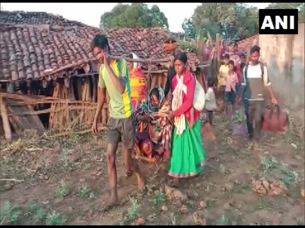 Mirchai Pat village residents in Dumri, Gumla are dependent on health services of neighbouring Jashpur in Chhatishgarh. (Photo/ANI)