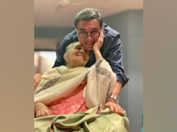 Boman Irani with his late mother Jerbanoo Irani (Image source: Instagram)