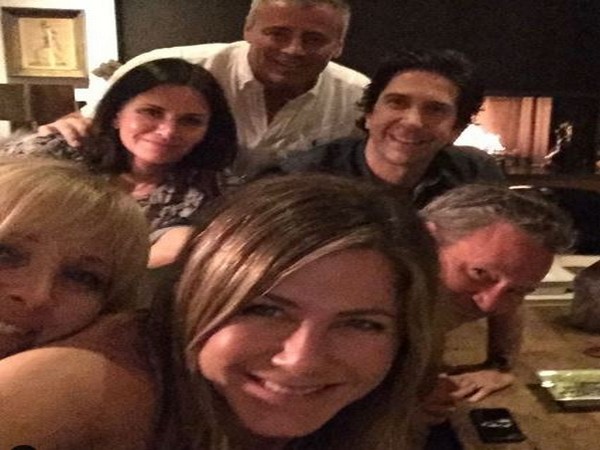 Jennifer Aniston with 'Friends' co-actors (Image Courtesy: Instagram)