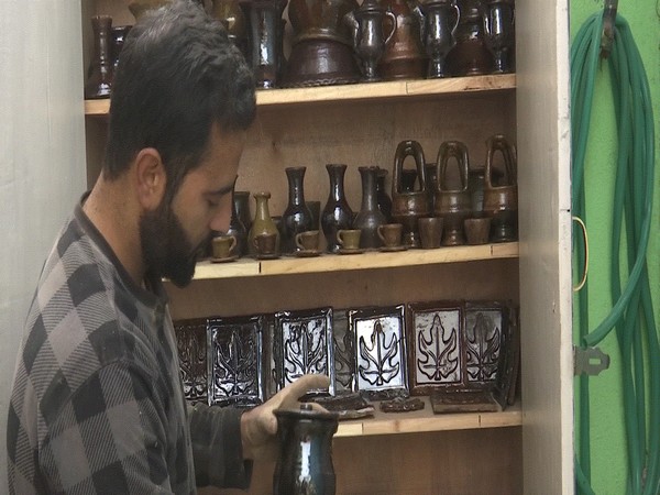 Mohammad Umar Kumar showcasing his art work (Photo/ANI) 