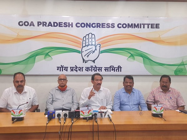 Goa Congress leaders addressing reporters (Photo/ANI)