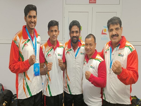 Ananta Chopade with coaches (Photo/BFI)