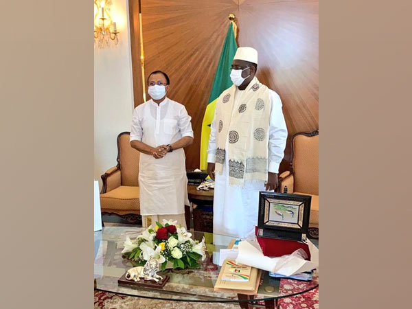 Minister of State for External Affairs V Muraleedharan with Senegal's President Macky Sall. (Twitter)