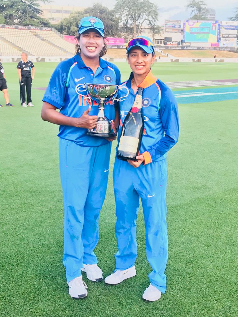 Jhulan Goswami with Smriti Mandhana (Courtesy- Jhulan Goswami Twitter)