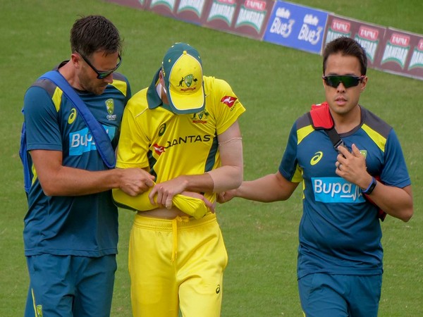 Australia pacer Jhye Richardson (centre) after shoulder dislocation. (Photo/ Cricket Australia)
