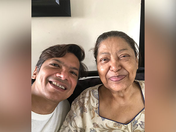 Shaan with his late mother (Image source: Instagram)