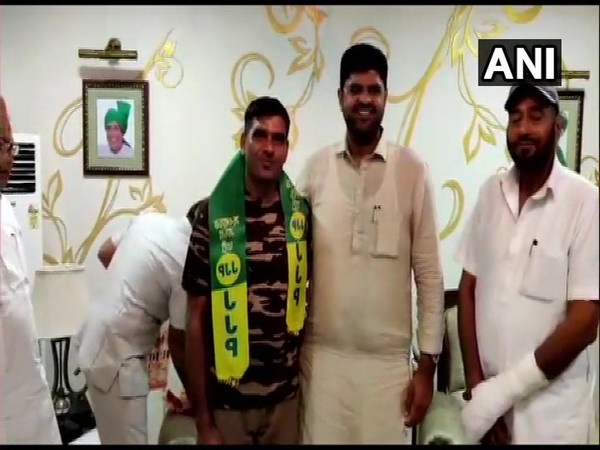 Former BSF constable Tej Bahadur joins JJP in New Delhi on Sunday 