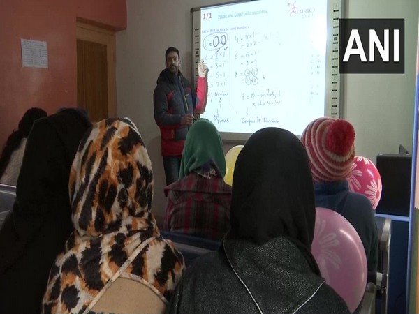 J-K govt set up 25 'smart schools' in Srinagar. Photo/ANI