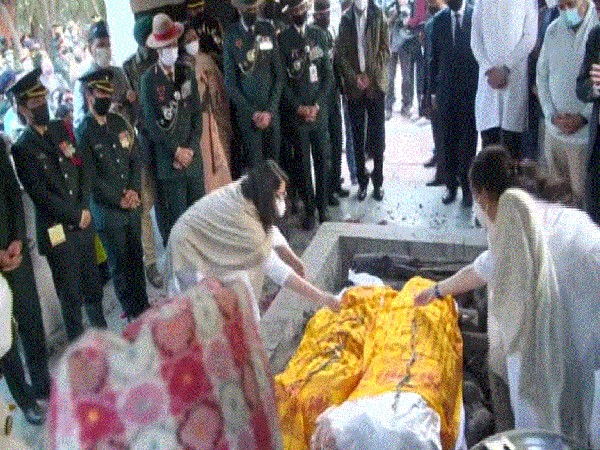 CDS Bipin Rawa tand his wife Madhulika Rawat laid side by side on same pyre for cremation (Photo/ANI) 