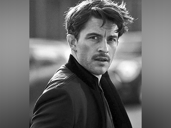 Jonathan Bailey (Image source: Instagram)