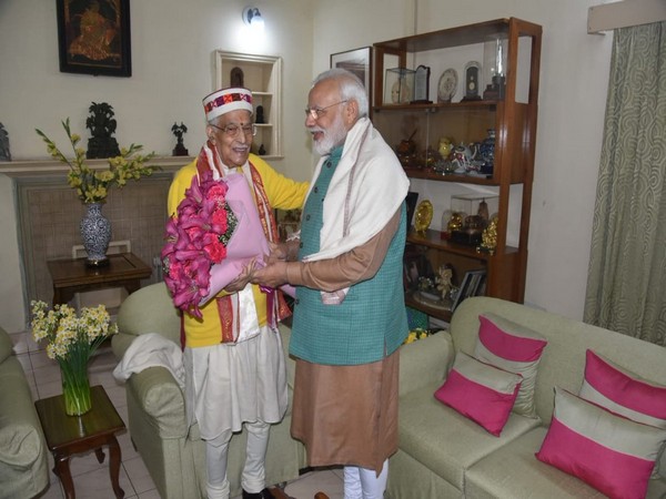 PM Modi meets Murli Manohar Joshi at laters residence in New Delhi on Sunday 