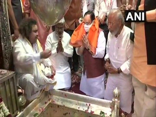 JP Nadda offering prayers at Kashi Vishwanath Temple in Varanasi on Monday. Photo/ANI