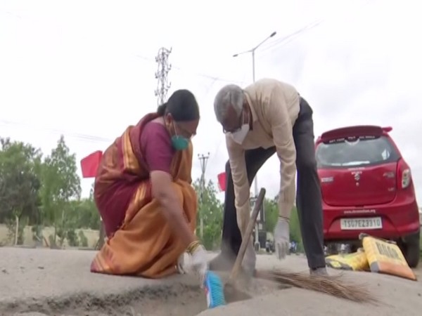 Old couple filling potholes on roads of Hyderabad (Photo/ANI)