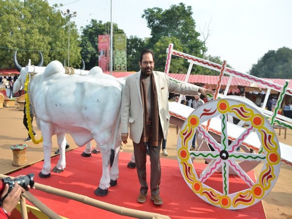 Union Minister Mukhtar Abbas Naqvi at Hunar Haat (Photo/PIB)