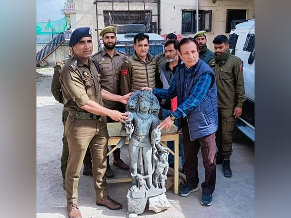 Old three-headed idol of Lord Vishnu recovered from river in Jammu and Kashmir (Photo/ANI)