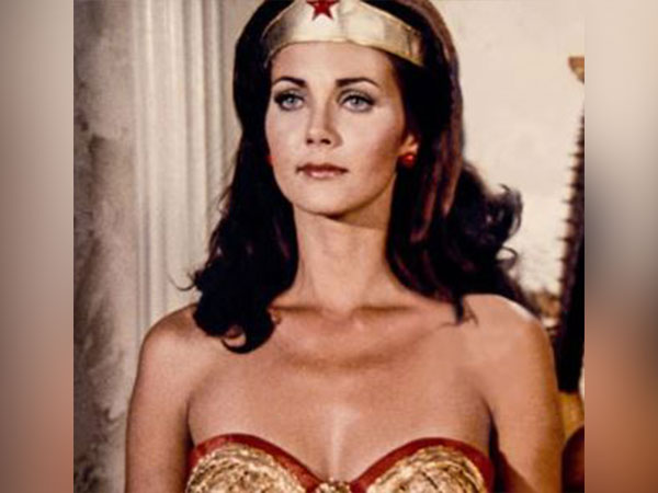Lynda Carter (Image Source: Twitter)