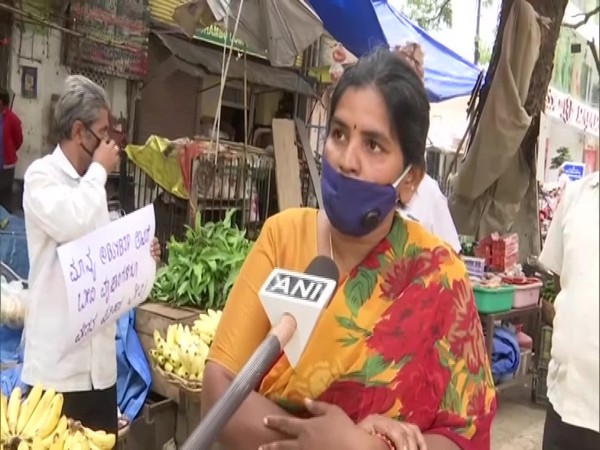 Local vendors are facing tough times due to the lockdown. (Photo/ANI)