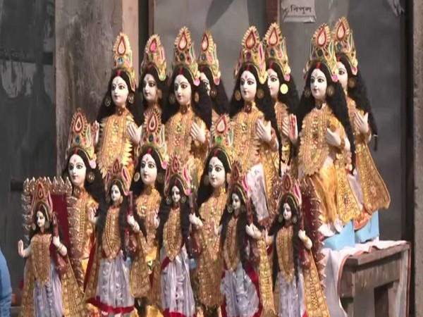 Saraswati idols in Kolkata's Kumortuli (Photo/ANI)