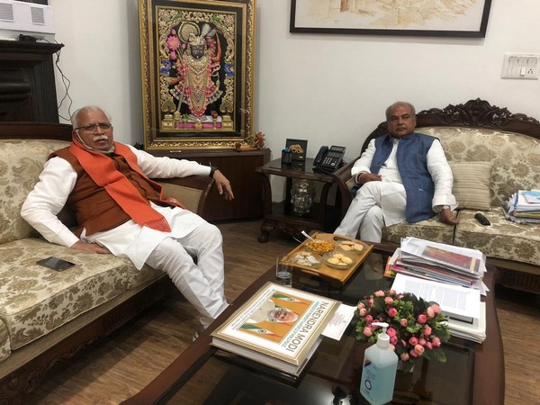 Haryana CM Manohar Lal Khattar met Union Agriculture Minister Narendra Singh Tomar on Tuesday in New Delhi. (Photo/ANI)