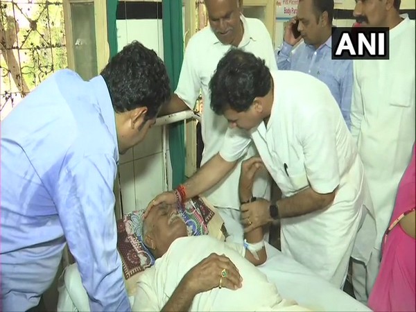 Barmer MP, Kailash Chaudhary meeting injured in Hospital in barmer on Monday (photo/ANI)