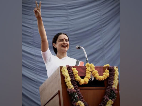 Kangana Ranaut in a still from 'Thalaivi' (Image source: Twitter)