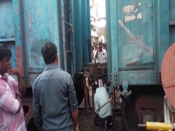 The coupling of a goods train broke at Kanpur Central railway station in Uttar Pradesh on Monday morning. Photo/ANI