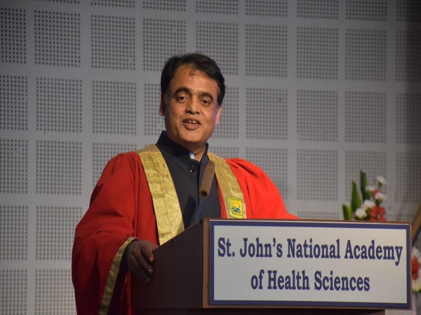 Karnataka Deputy Chief Minister CN Ashwathnarayan addressing the convocation ceremony. Image courtesy:  @drashwathcn)