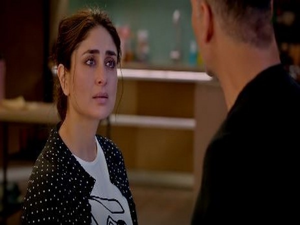 A still from the song 'Maana Dil' from film 'Good Newwz'