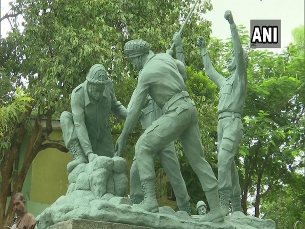 Visuals of a sculpure from the park in Shivamogga, Karnataka.