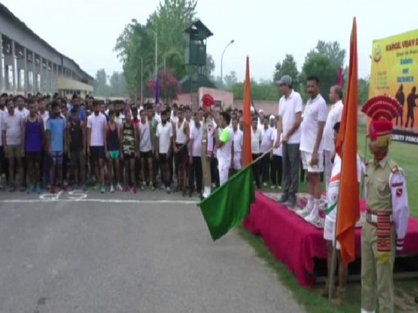 The five-kilometre run being flagged off from cantonment area on Wednesday. Photo/ANI