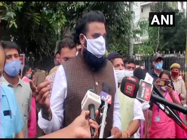 Karnataka Health Minister B Sriramulu (Photo: ANI)