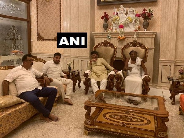 DK Shivakumar meets rebel Congress MLA MTB Nagaraj in Bengaluru, Karnataka on July 13. Photo/ANI
