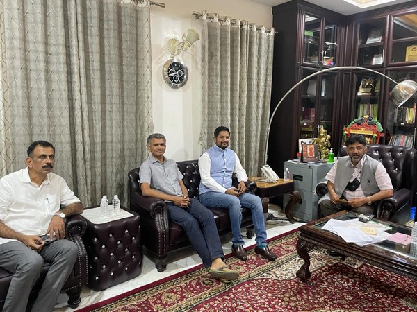 Sharath Bachegowda, an independent MLA from Karnataka, met state Congress president DK Shivakumar last night at his residence amid speculation of him joining Congress.