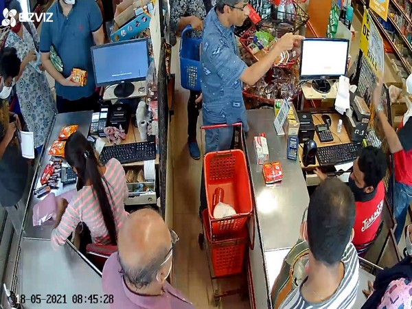 A Karnataka doctor got into argument at a store when asked to wear masks.