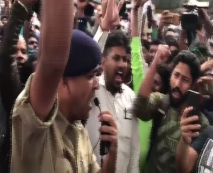 DCP of Bengaluru (Central), Chetan Singh Rathore singing national anthem with protesters in Bengaluru on Thursday. Photo/ANI
