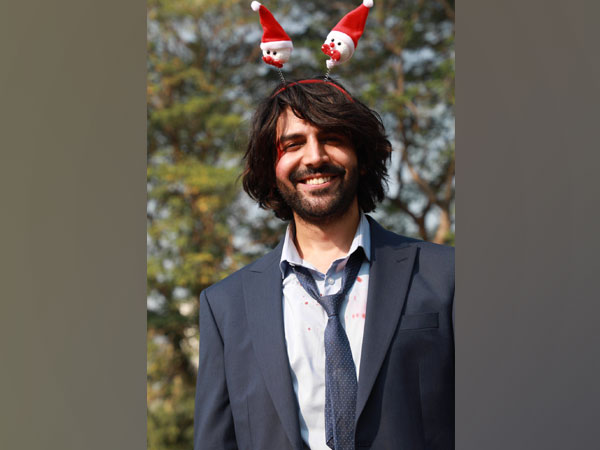 Kartik Aaryan dressed as Arjun Pathak from upcoming film Dhamaka (Image Source: Instagram)