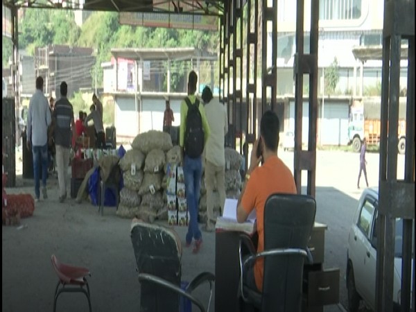A new fruit & vegetable market starts operations at Phalayana in Rajouri. [Photo/ANI]