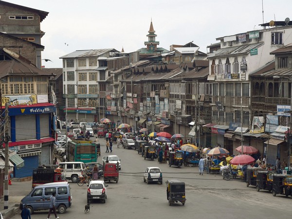 Visual from a market in Srinagar. Photo/ANI