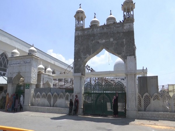 A visual of the Hazratbal Shrine (mosque) in Srinagar, Jammu and Kashmir. (Photo/ANI)