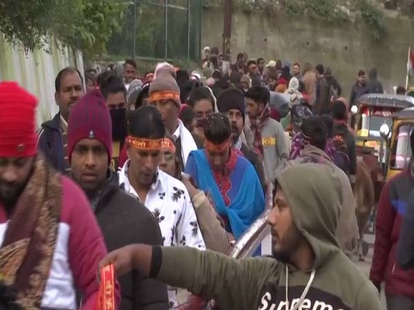 Vaishno Devi temple witness heavy influx of pilgrims on New Year. Photo/ANI