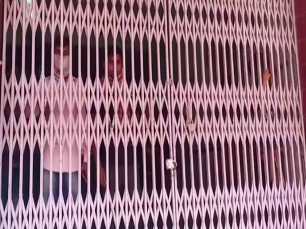 Remaining migrant labourers at quarantine center in Katihar (Photo/ANI)