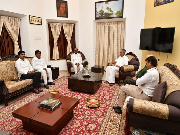 Telangana Chief Minister K Chandrashekhar Rao met Kerala CM Pinarayi Vijayan on Monday
