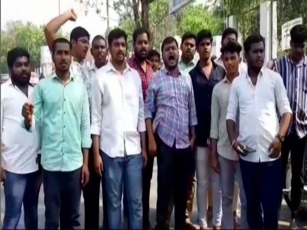 NSUI members protest outside Osmania University (Photo/ANI) 