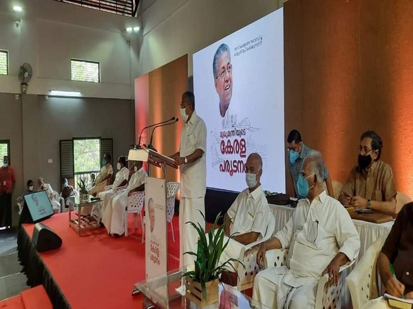 Kerala Chief Minister Pinarayi Vijayan addressing a gathering in Kozhikode on Sunday.