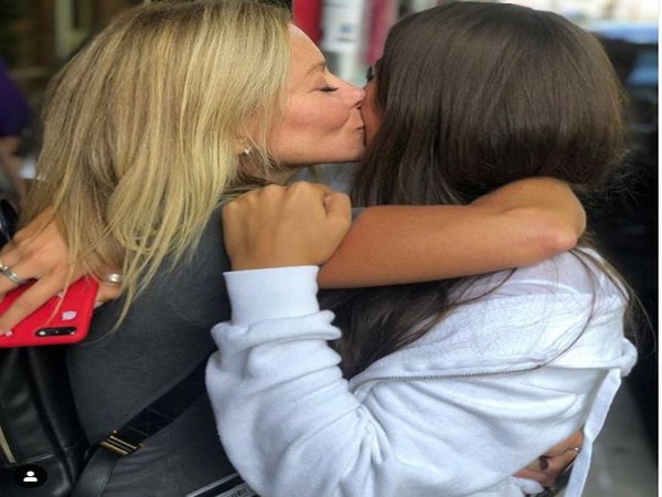 Kelly Ripa while bidding adieu to daughter Lola ()Image courtesy: Instagram)